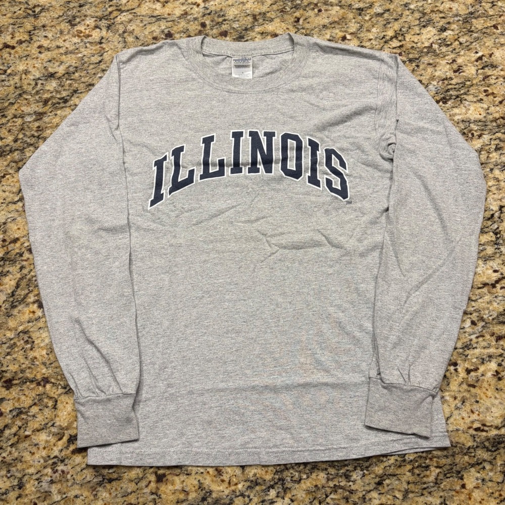 Gildan Mens Illinois Fighting Illini Long Sleeve T-Shirt Grey Small Heavyweight